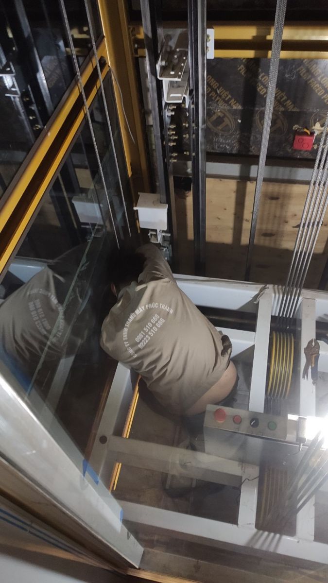Khảo sát tình hình thang máy cần cải tạo
